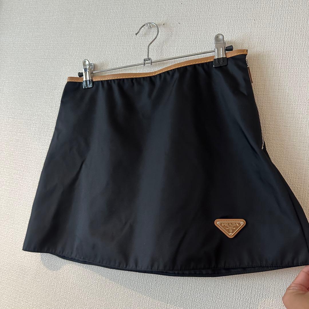 美品プラダレザーパイピングナイロンミニスカート黒36