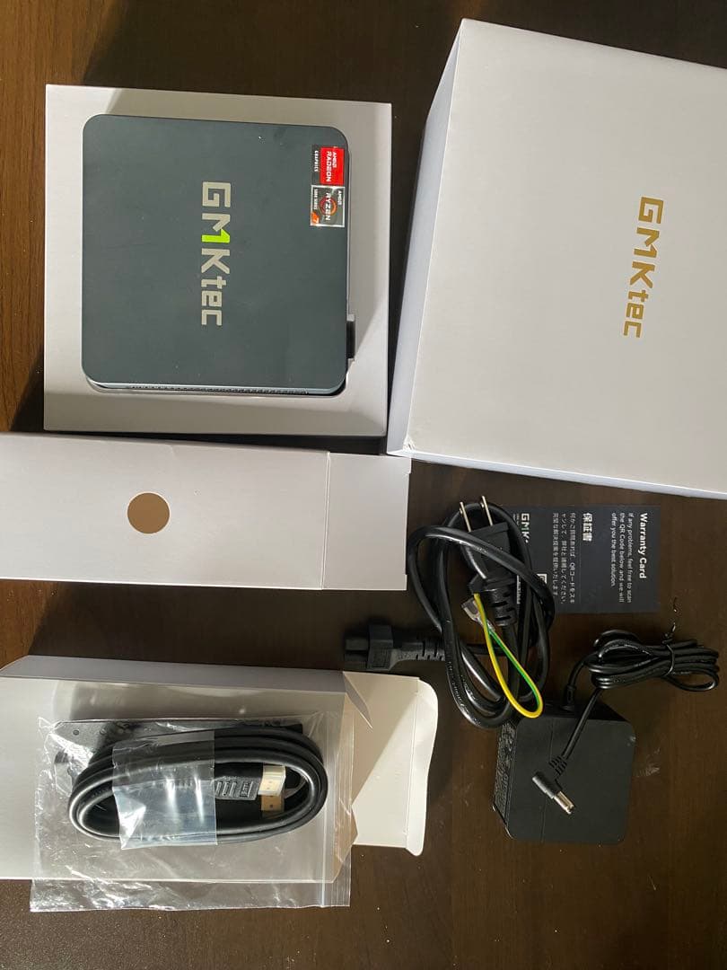 GMKtec ミニPC 本体と付属品