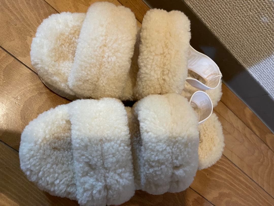 UGG アグ　ファー　サンダル