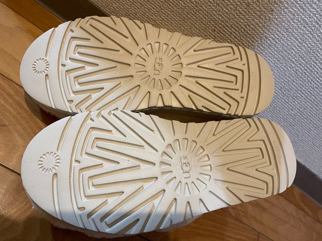 UGG アグ　ファー　サンダル