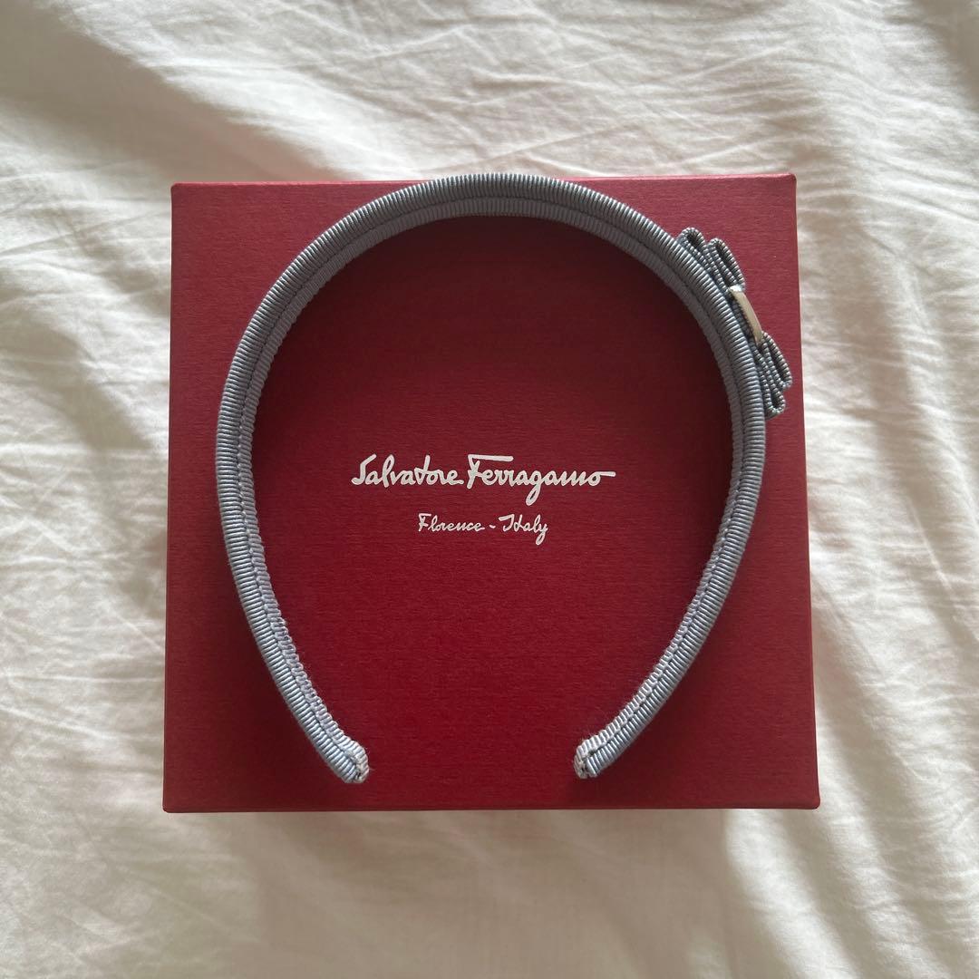 新品　フェラガモ　カチューシャ