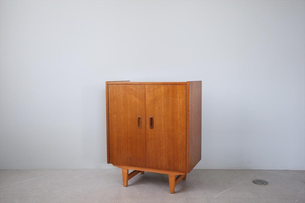 英国アンティークチークキャビネット/木製サイドボード/キッチン収納(91-160