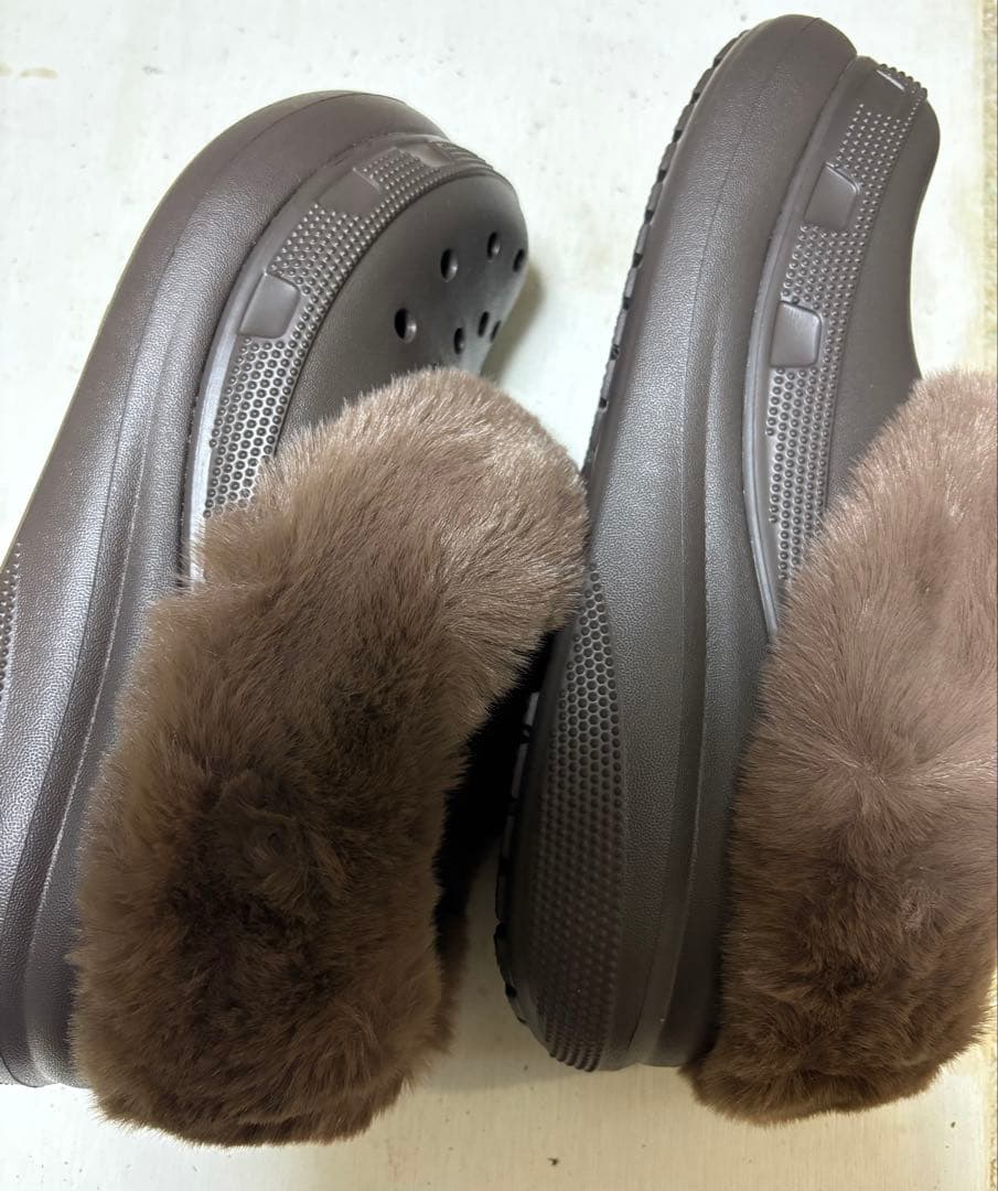 ☆新品未使用品☆ crocs ファーエバークラッシュ ブラウン 23cm正規品