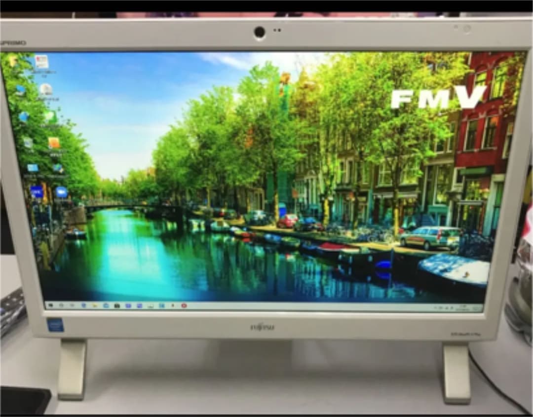 ① Windows10 カメラ付き富士通一体型21.5型、無線マウス、キーボード