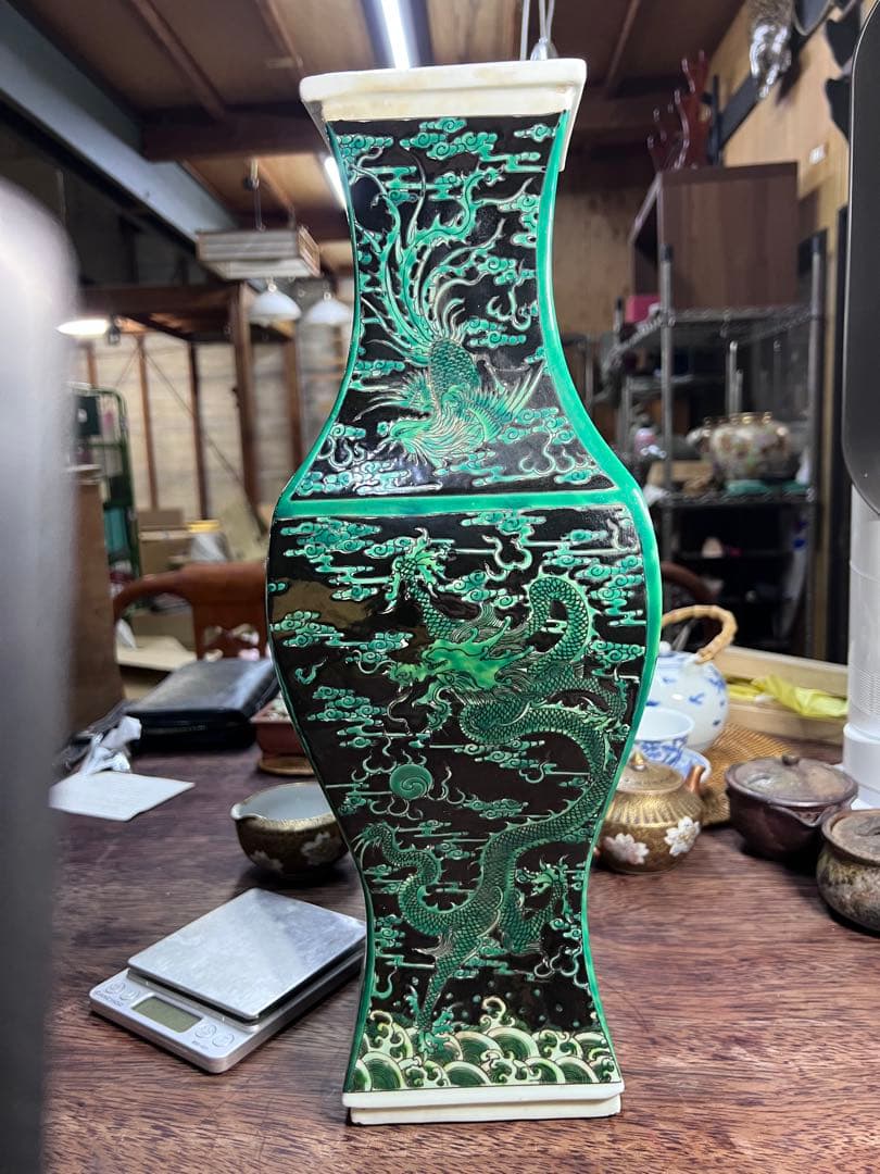 緑交趾 龍装飾の花瓶- 高さ42cm