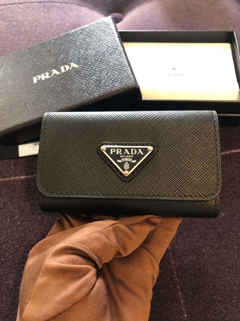 3*0様 PRADA サフィアーノレザー キーケース