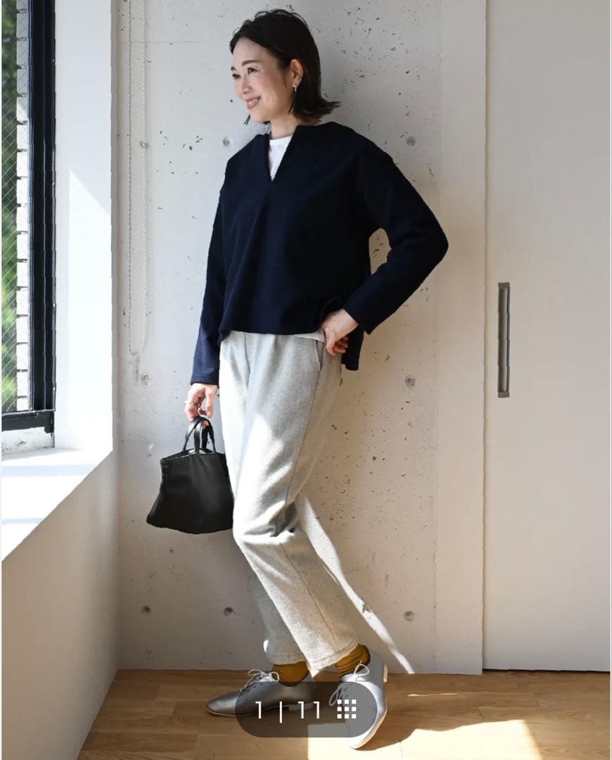 our ウール素材のテーパードパンツ　ホワイトグレー