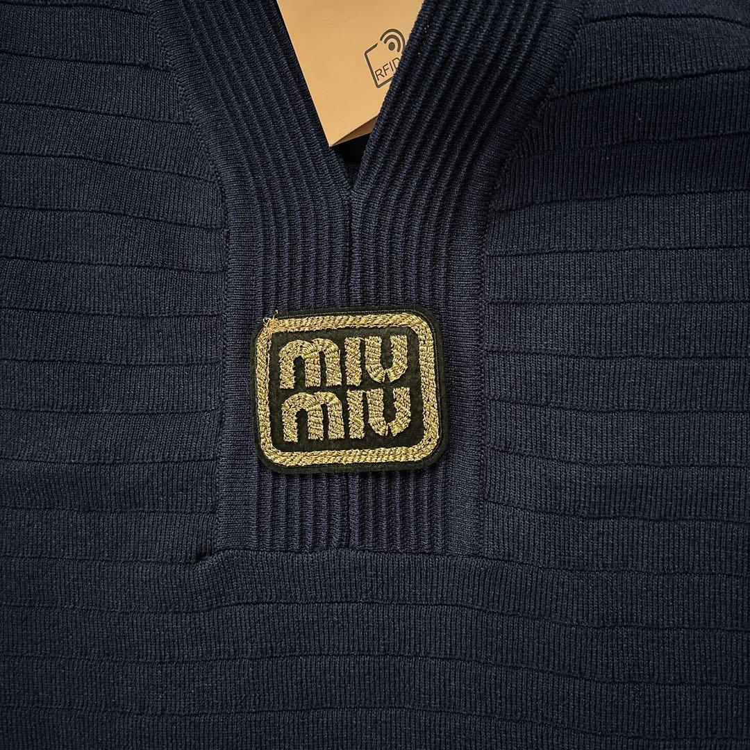 miu miu ノースリーブVネックニットワンピース　ネイビー　ミニ丈　タイト