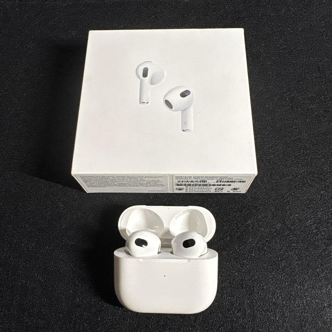 AirPods 第3世代 Apple 正規品 ケース付き 動作確認済　美品