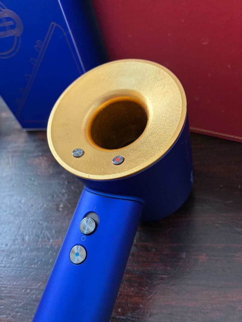 Dyson ヘアドライヤー 付属品未使用　収納ケース付き　金箔