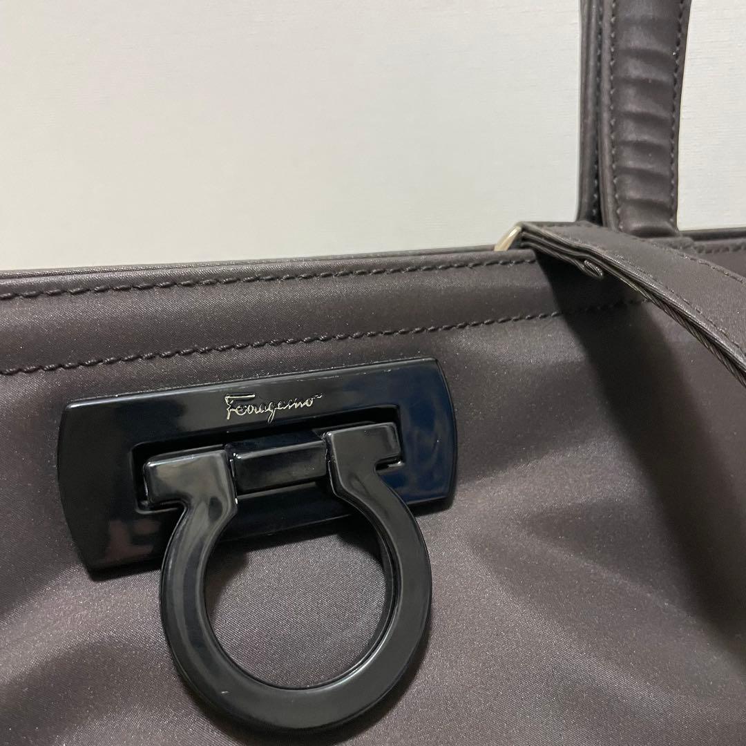 《美品》Ferragamo（フェラガモ）ナイロン×レザー ハンドバッグ ブラウン