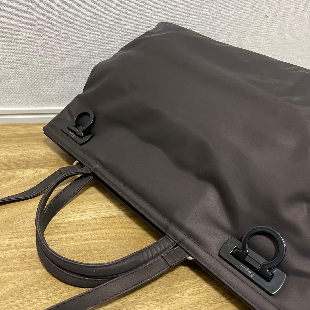 《美品》Ferragamo（フェラガモ）ナイロン×レザー ハンドバッグ ブラウン