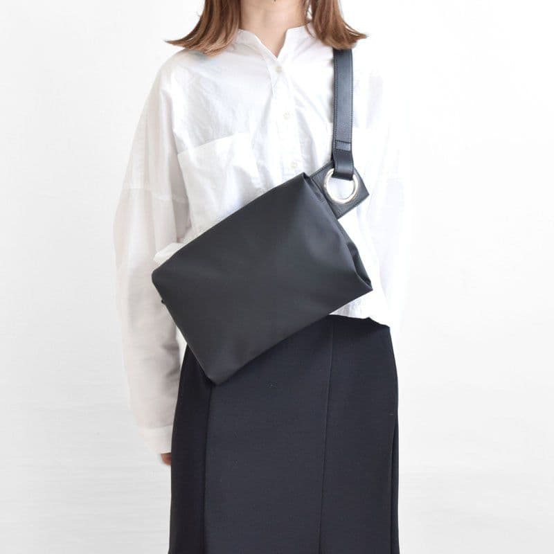 専用　カワカワ　ブラウンボディバッグ