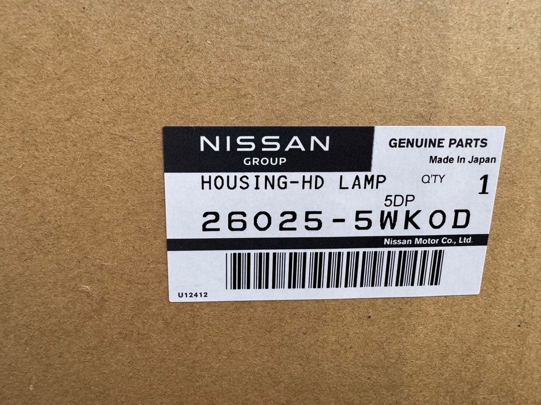 チラチラ様☆H30年3月式日産　E12 ノート　中古　右ヘッドランプハウジング☆