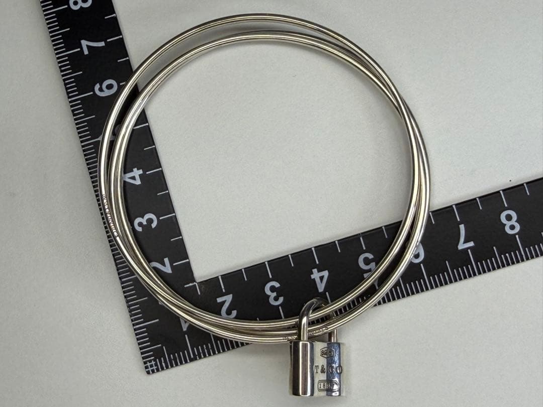 Tiffany & Co. ロック付きバングル