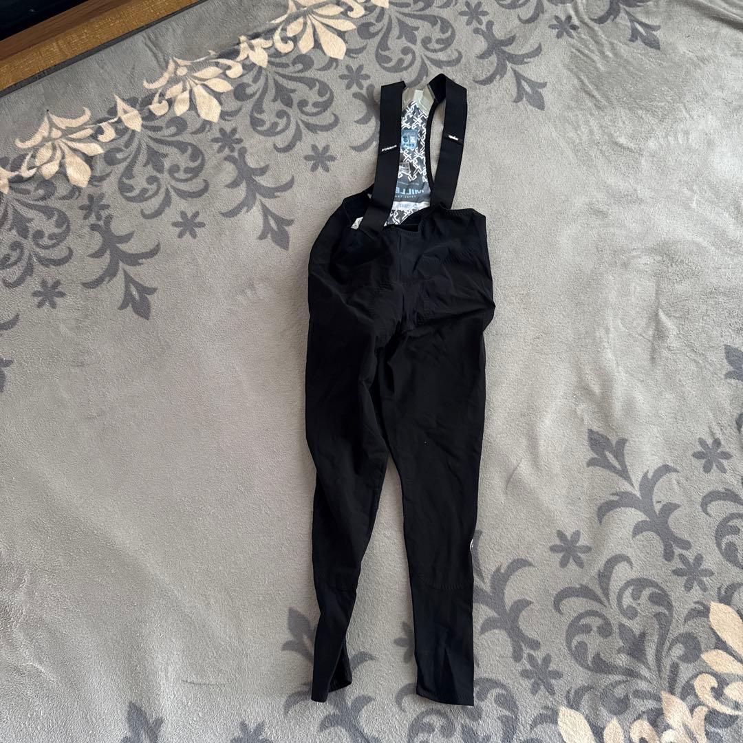 アソスロードバイクビブショーツ