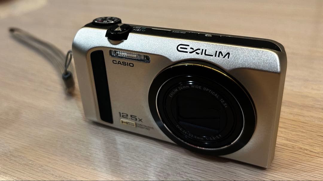 デジタルカメラ CASIO EXILIM EX-ZR300