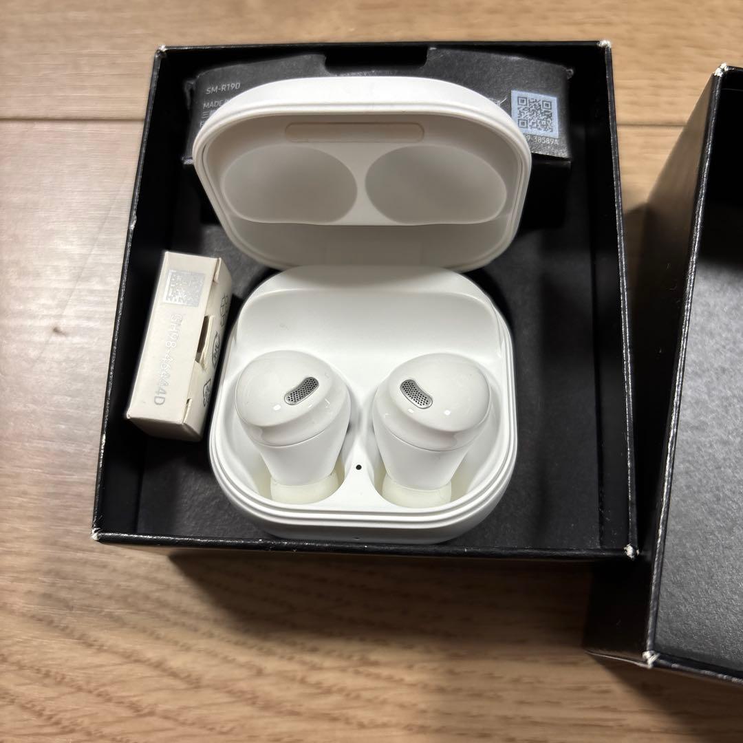 Galaxy Buds Pro ホワイト イヤホン　充電ケースコード替え付き