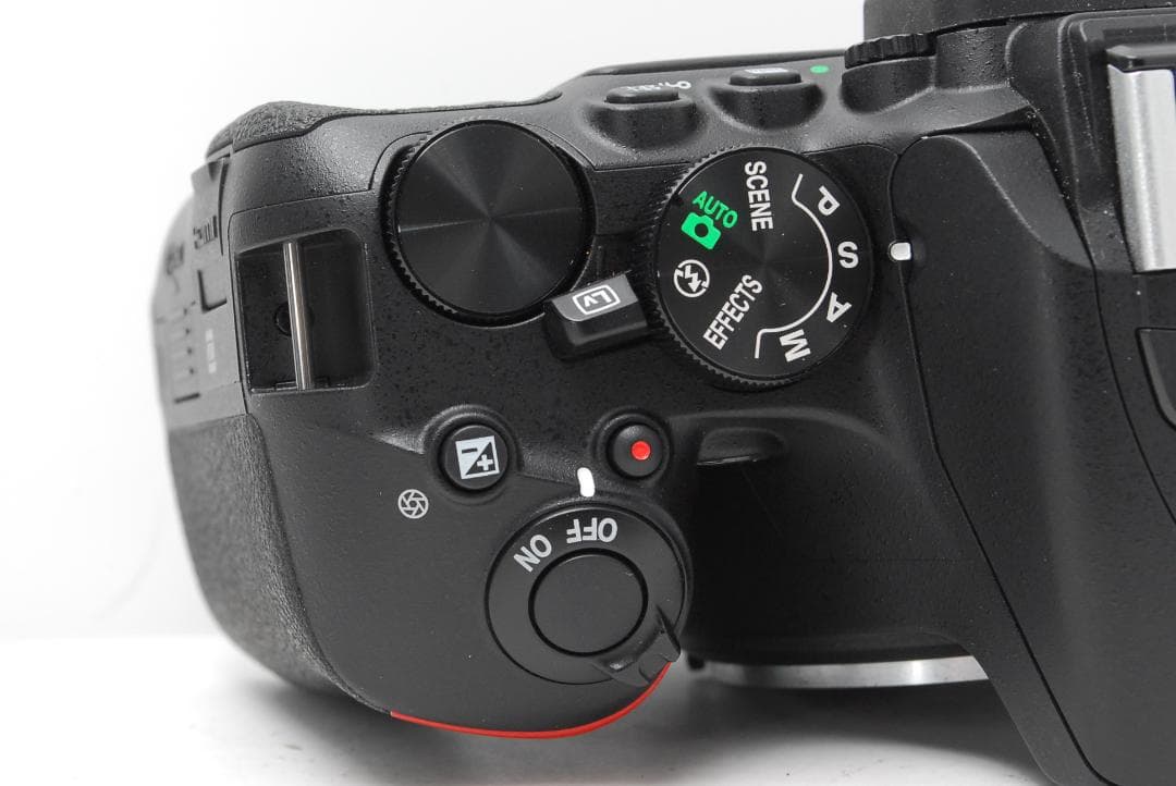 【ダブルレンズ　使用感少美品】Nikon D5600　WiFiモデル　スマホ転送