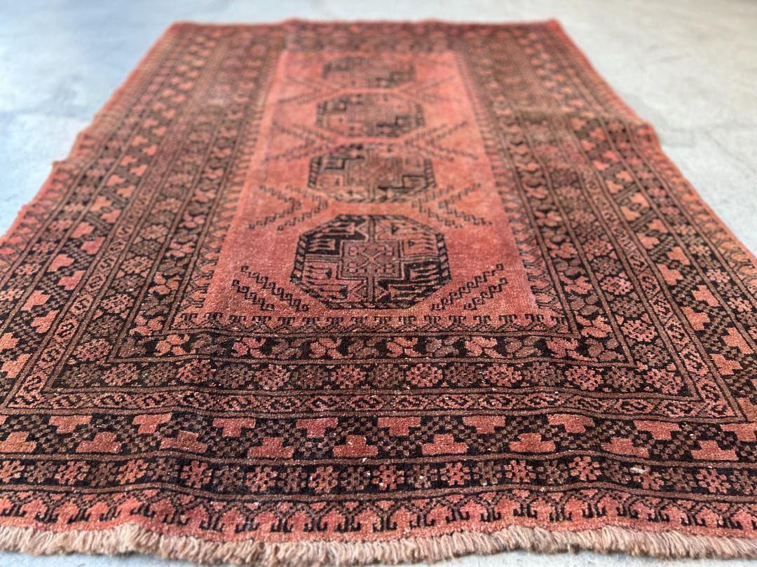 【Vintage rug】アフガニスタン産｜176 × 127cm｜トルクメン族