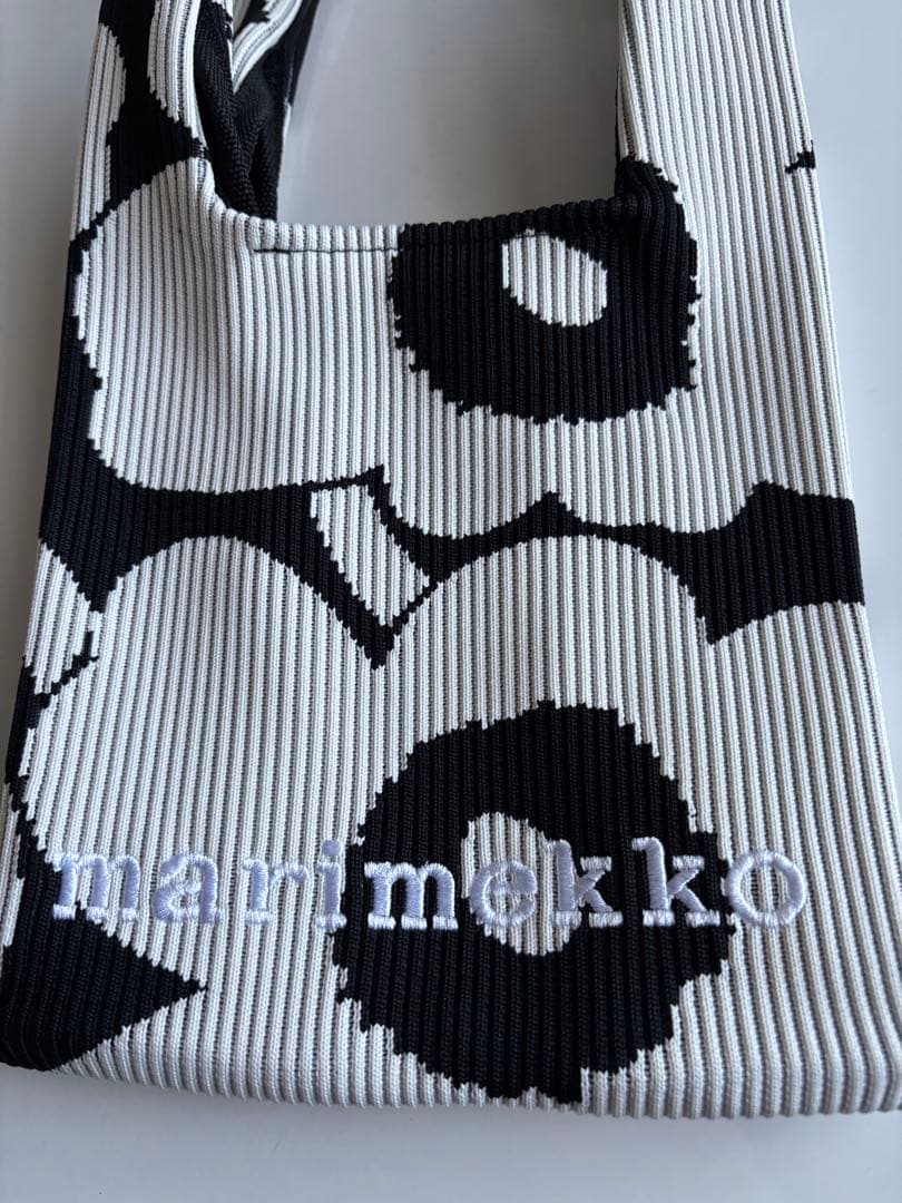 マリメッコ ニット ミニトート バッグ ウニッコ柄 ホワイト×ブラック