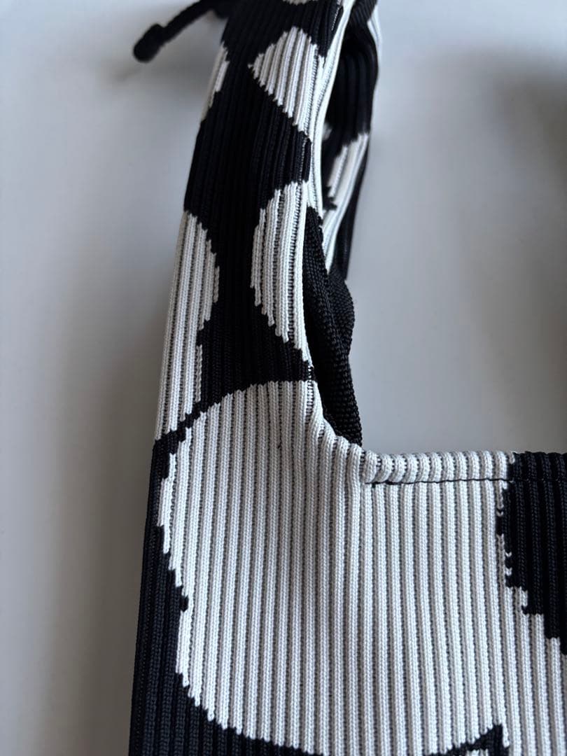 マリメッコ ニット ミニトート バッグ ウニッコ柄 ホワイト×ブラック