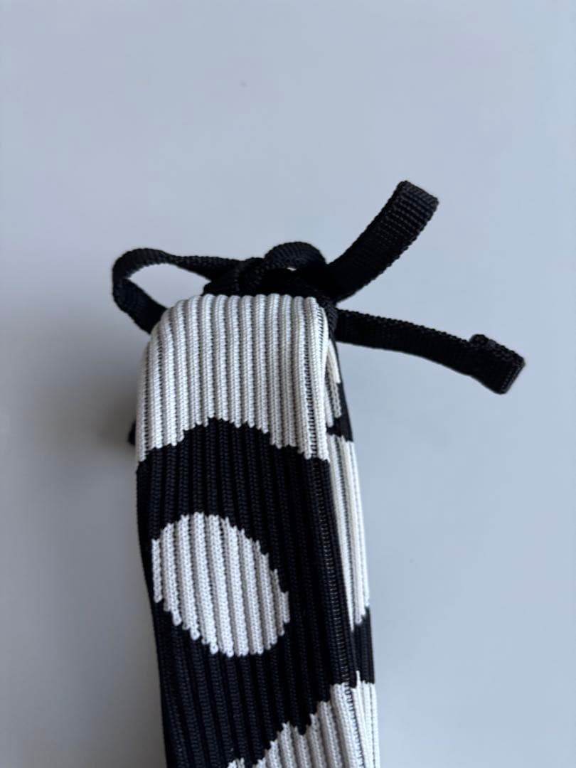 マリメッコ ニット ミニトート バッグ ウニッコ柄 ホワイト×ブラック