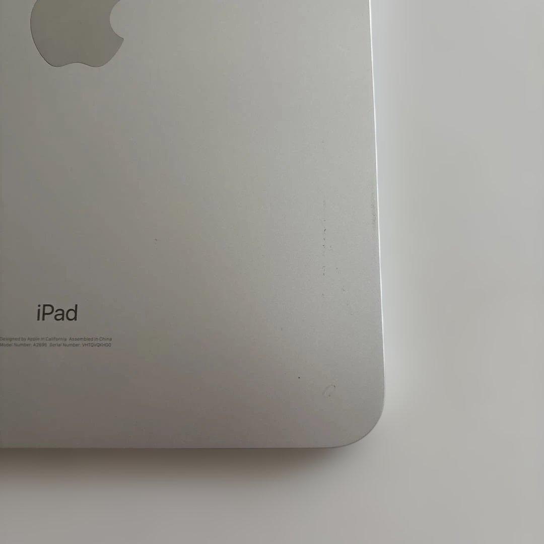 iPad 第10世代 Wi-Fi64GB シルバー （ケース付き）