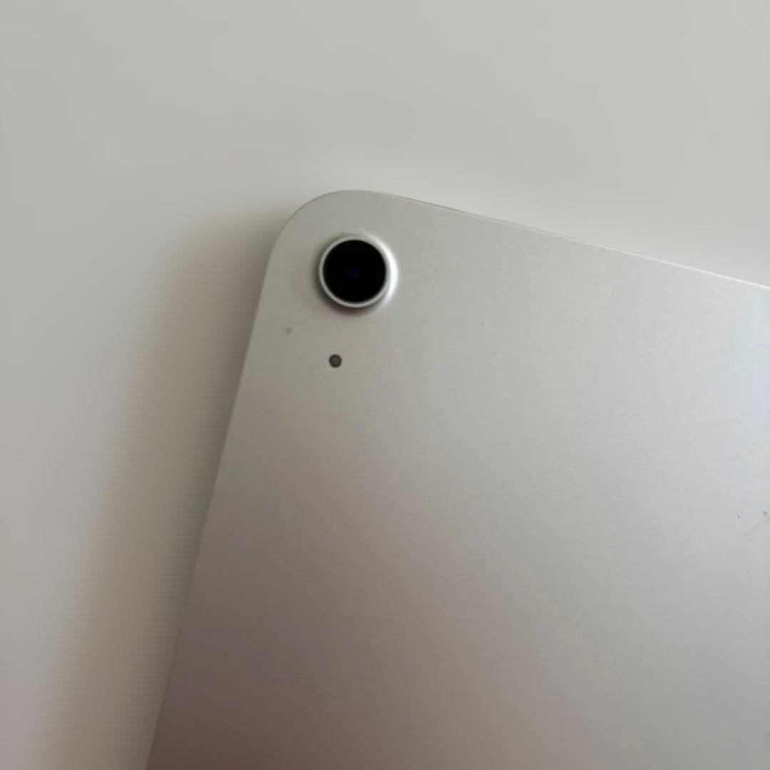 iPad 第10世代 Wi-Fi64GB シルバー （ケース付き）