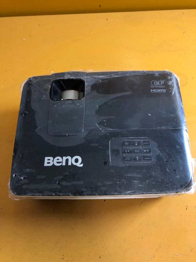 BENQ プロジェクター 本体 DLP技術搭載 TH68I 動作品