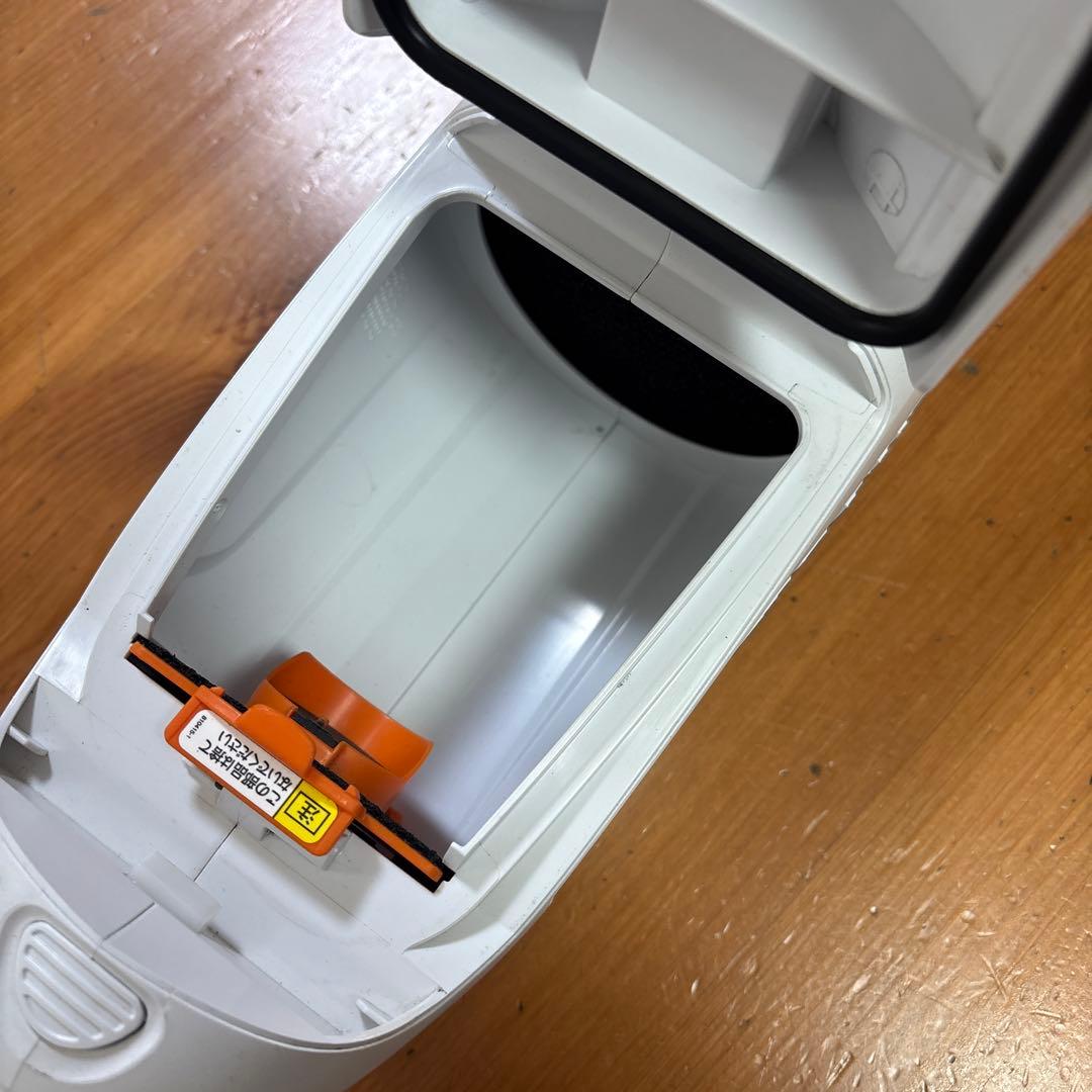 マキタ Makita スティッククリーナー CL182FD 本体.充電器付き