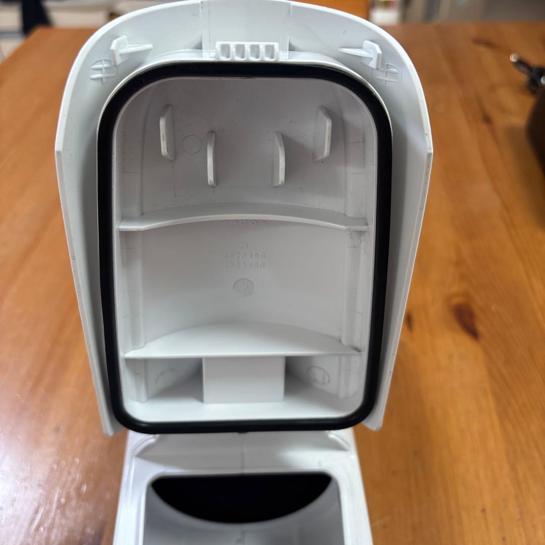 マキタ Makita スティッククリーナー CL182FD 本体.充電器付き