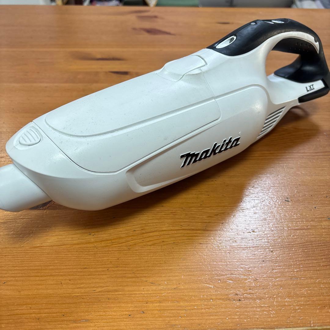 マキタ Makita スティッククリーナー CL182FD 本体.充電器付き