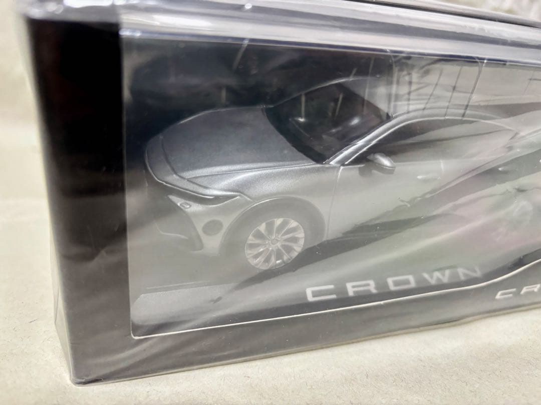 クラウンクロスオーバー　ミニカー　プレシャスメタル　ケース付き未開封