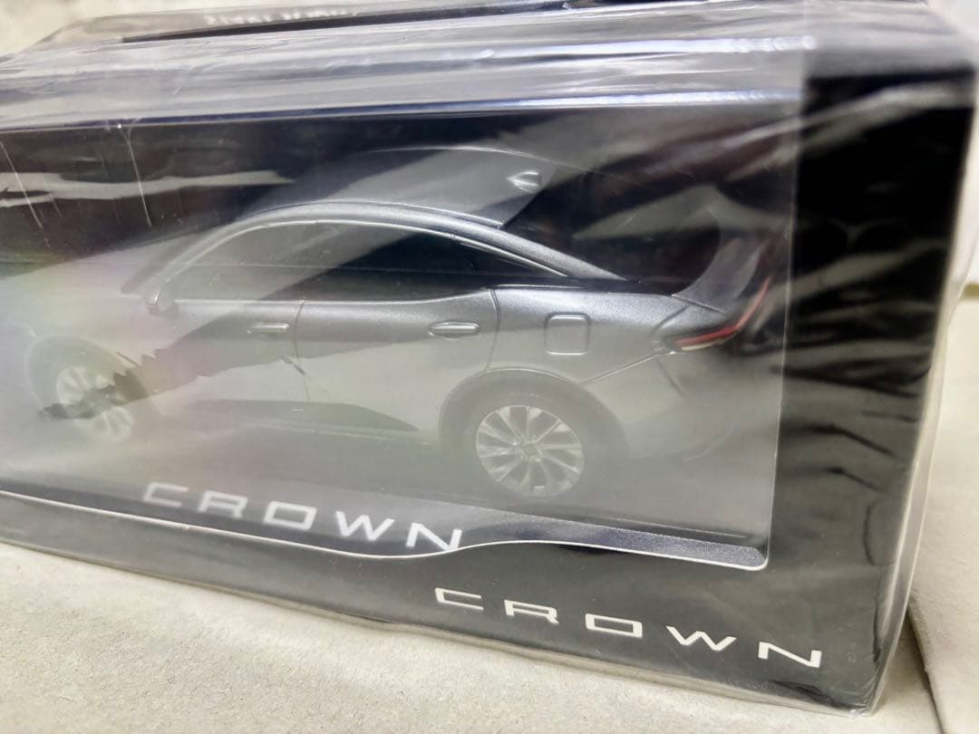 クラウンクロスオーバー　ミニカー　プレシャスメタル　ケース付き未開封
