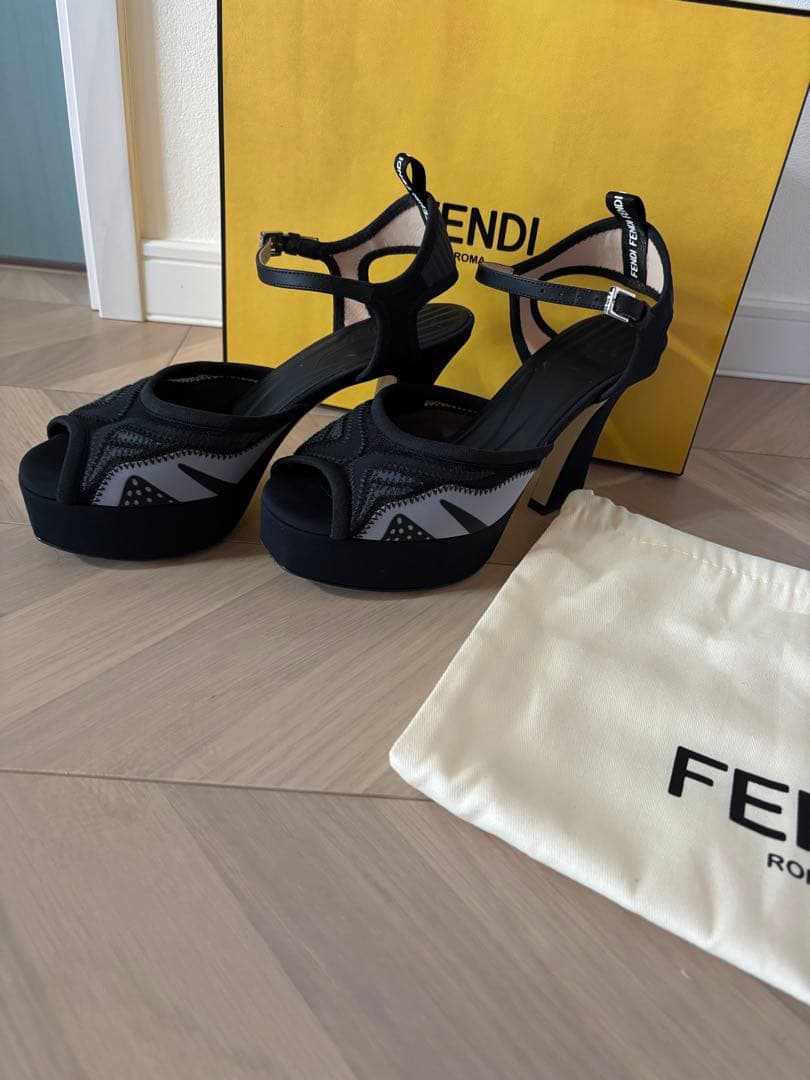 お値下げ中！【美品】FENDI プラットフォームサンダル　37.5サイズ