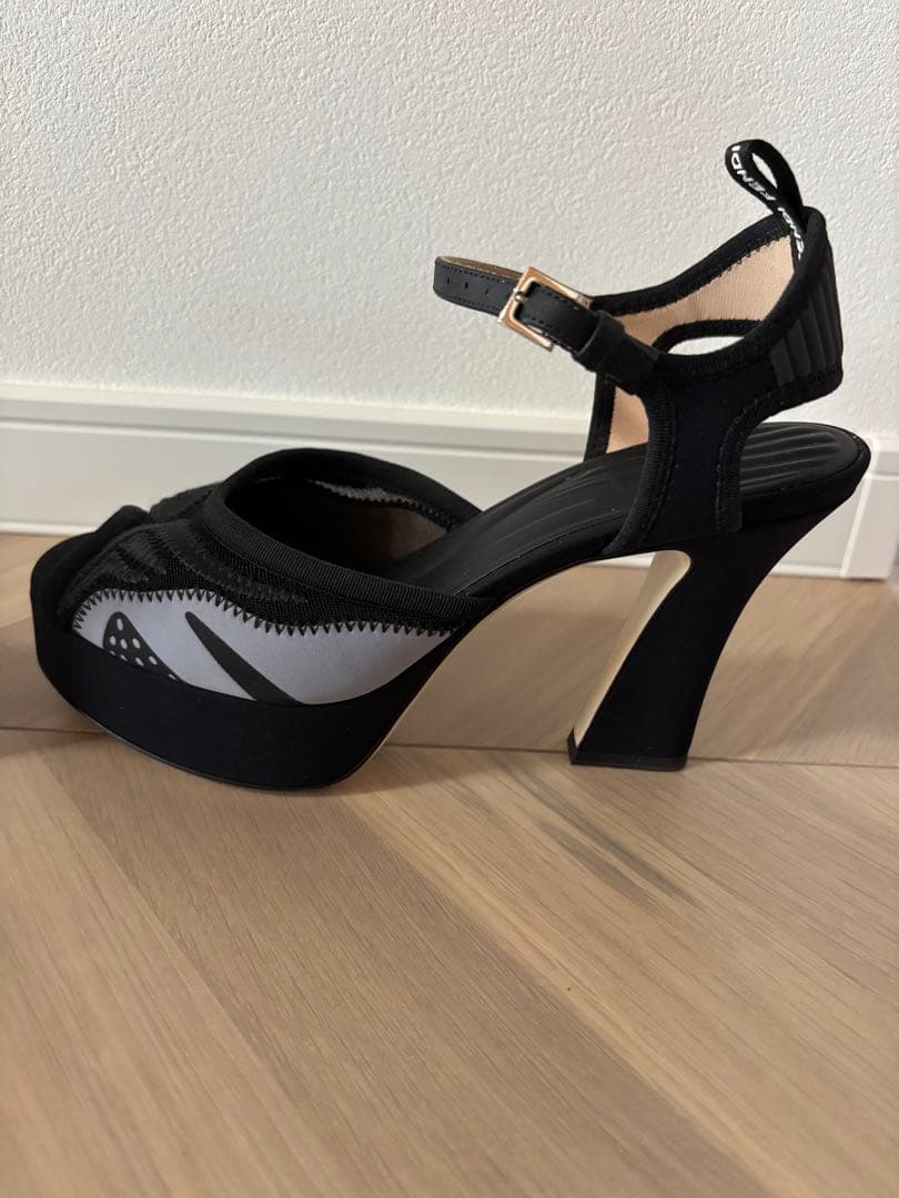 お値下げ中！【美品】FENDI プラットフォームサンダル　37.5サイズ