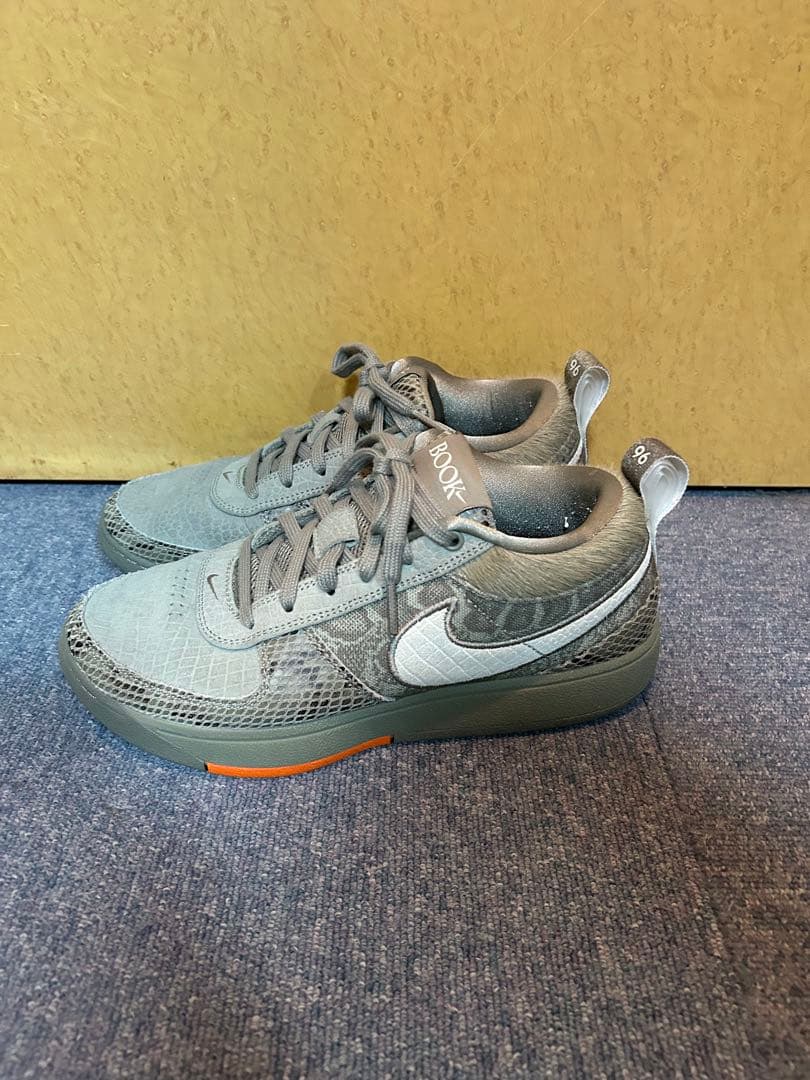 NIKE バスケットボールシューズ　BOOK1