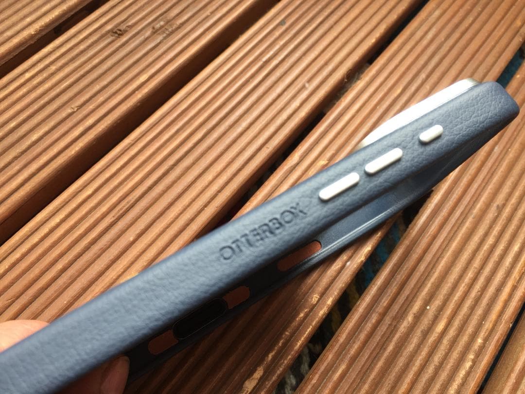 可愛い刺繍【OtterBox iPhone17 Pro Max】オッターボックス