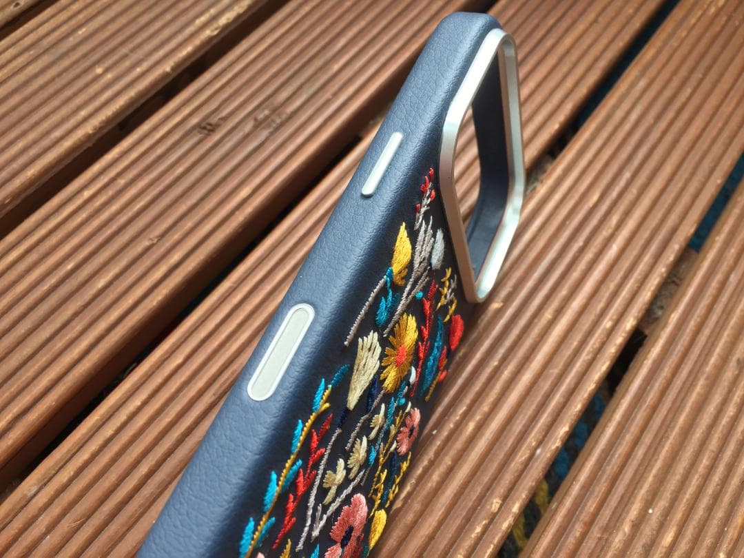 可愛い刺繍【OtterBox iPhone17 Pro Max】オッターボックス