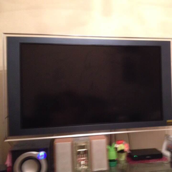 ガラステーブル一体化式のソニーのテレビです❗️