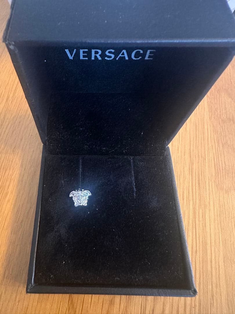 ボブスVERSACE メデューサヘッド ピアス(両耳用)片耳のみ