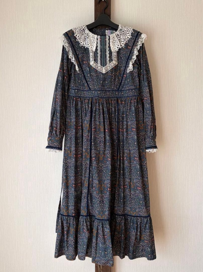 SERAPHIM 花々のヴィクトリアンドレス　ウィリアムモリス　ブラックソーン