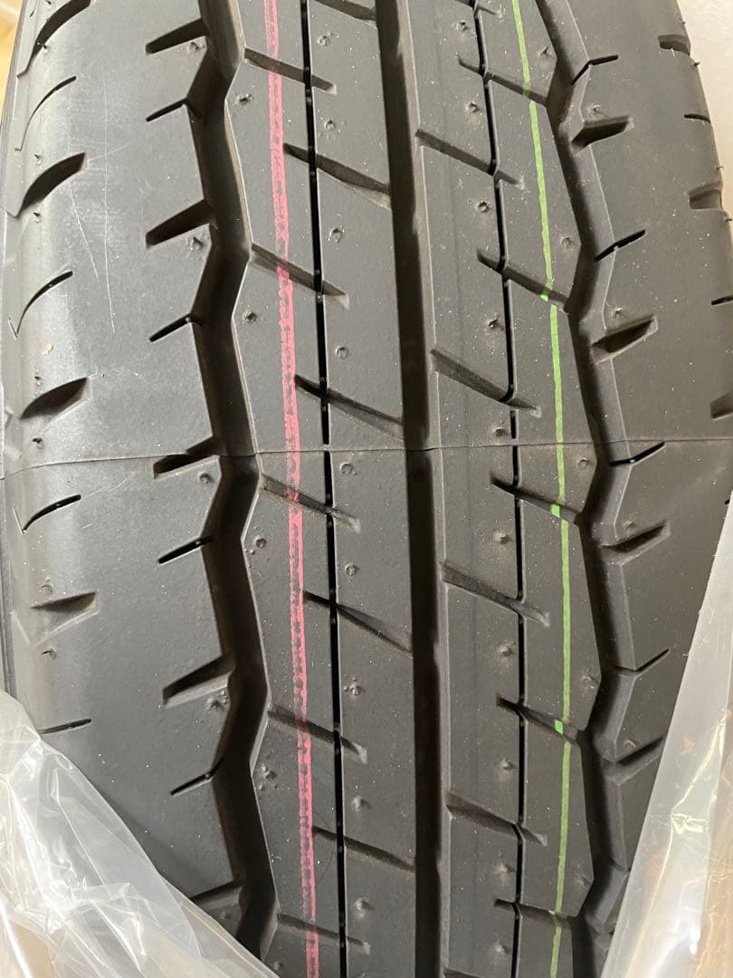 最終お値下げ！！ 送料込　ハイエース　タイヤ　ホイール付き 納車外し