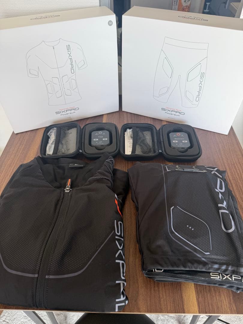Sixpad power suit 上下セット（サイズM)