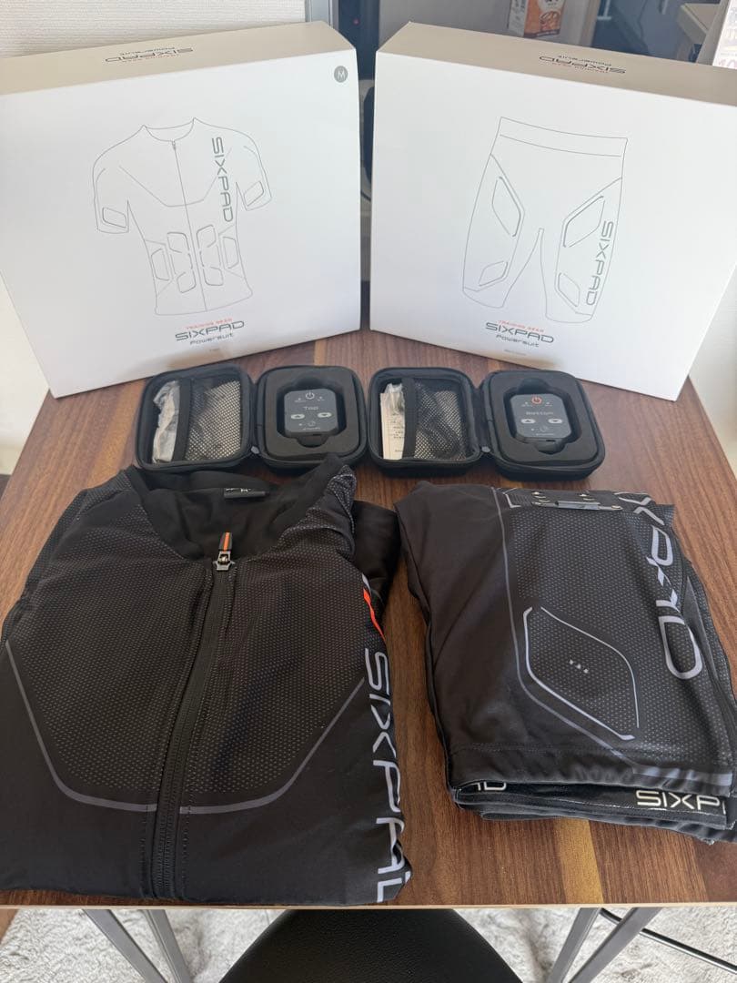 Sixpad power suit 上下セット（サイズM)