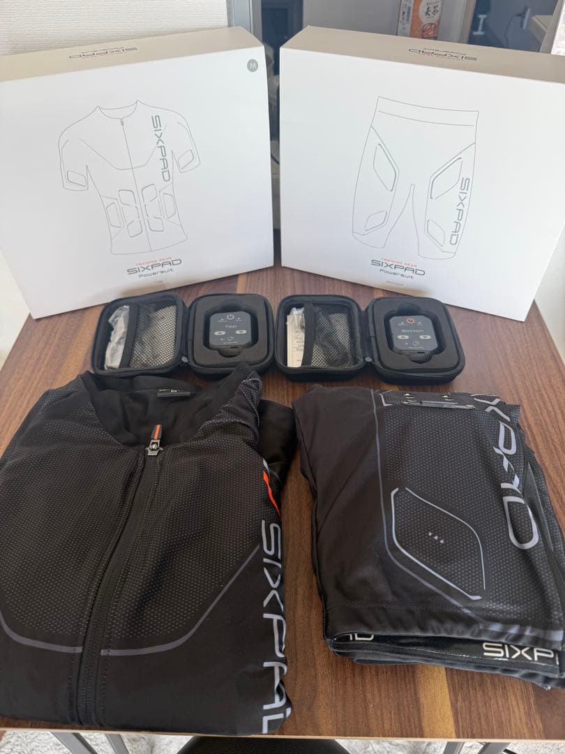 Sixpad power suit 上下セット（サイズM)