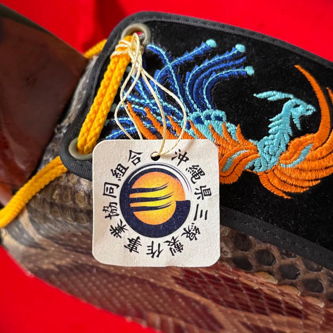 クーリー様■三線■仲嶺盛文■本皮楔(クサビ)張り■カマゴン黒檀■未使用 黒木