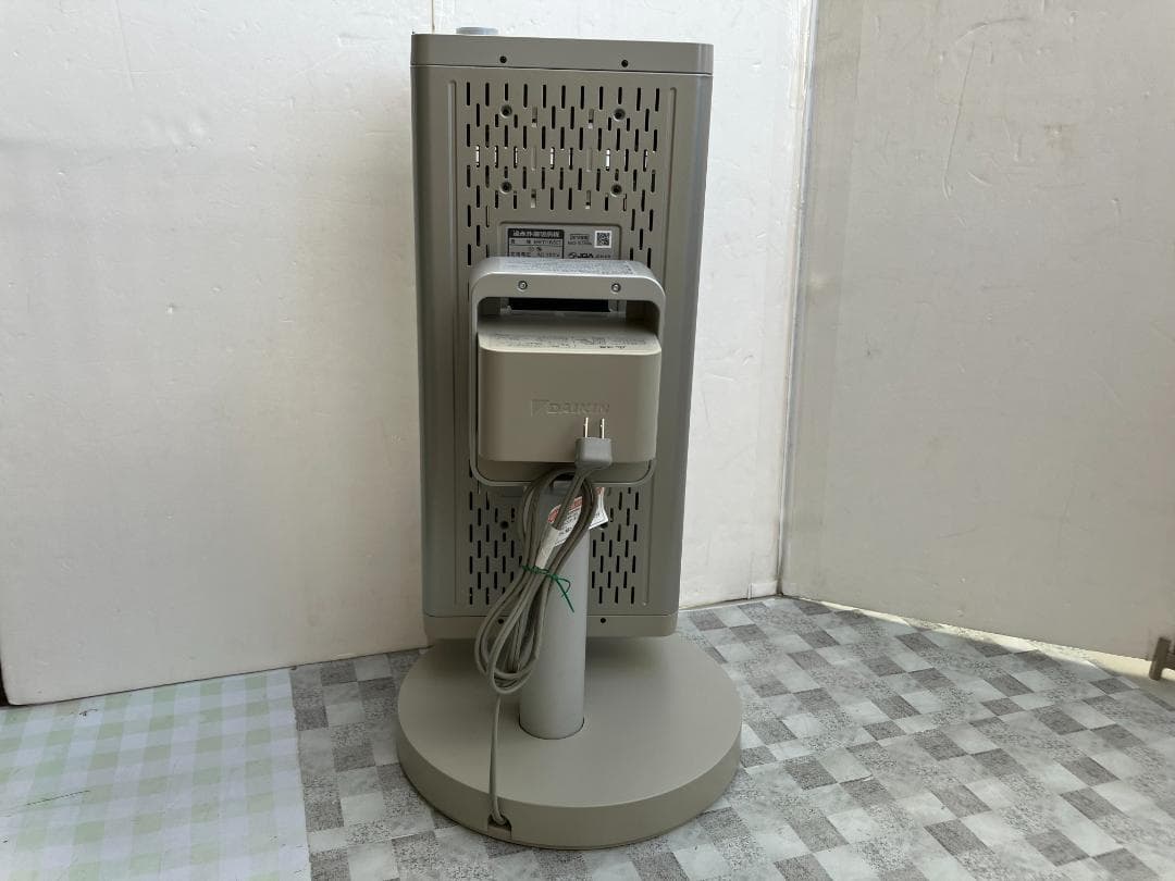 ダイキン　遠赤外線輻射式セラムヒート暖房機　ERFT11WSE7　2019年製