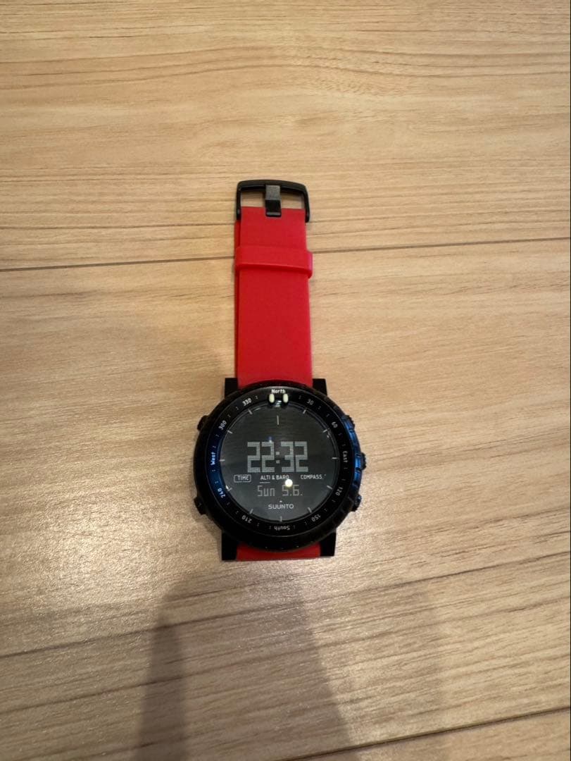時計 suunto core